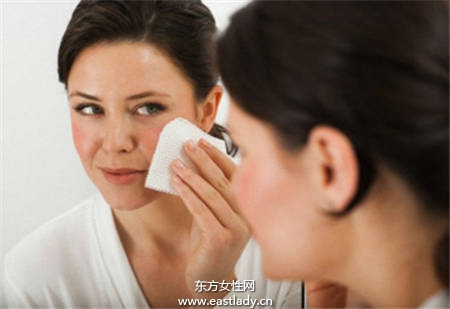 夏天脫妝好煩惱 正確補(bǔ)妝保持肌膚水潤