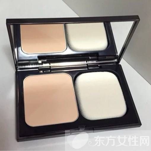 粉底液和粉餅的區(qū)別 粉底液好還是粉餅好