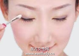 描繪眼影重在手法