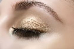 彩妝眼影疊加畫(huà)法 揭密不同眼睛的眼影畫(huà)法