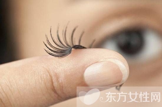 貼假睫毛的技巧 教你如何畫出大眼芭比