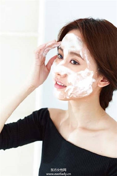 粉底化底妝 妝前保養(yǎng)少不了