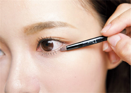 膚色分冷暖 眼妝畫法大不同