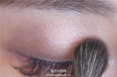 用眼睛勾走男人 簡單眼妝的畫法營打造出萌感女主角眼妝