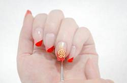 紅玫瑰美甲彩繪教程 幾步驟讓你輕松學(xué)會