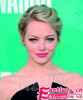 學(xué)明星打造健康立體煙熏妝