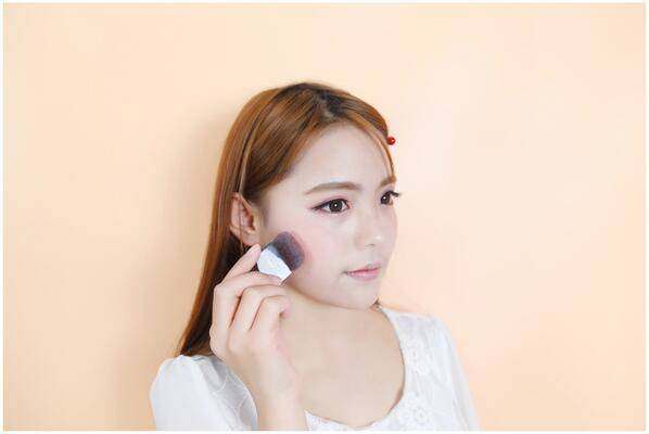 怎樣化妝更 減齡  教你少女妝畫起來