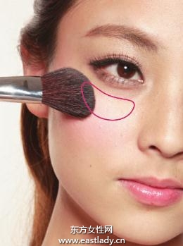 層疊式腮紅盡顯女性成熟魅力