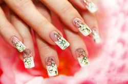 學美甲應避免這些誤區(qū) 讓指甲更亮麗健康的做法