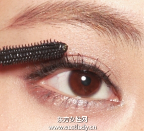 使平直的睫毛更顯卷翹的畫法