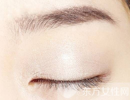 秋冬美妝秀精彩預告 銀色眼妝與肌膚的完美呈現(xiàn)