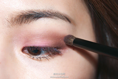 白玫瑰金3D眼 擺脫冬日沉重感