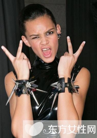 簡(jiǎn)約風(fēng)時(shí)尚美甲圖片大全 告別浮夸做低調(diào)小女人