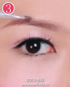 深邃迷人煙熏妝畫法 塑造女性嫵媚迷離美態(tài)