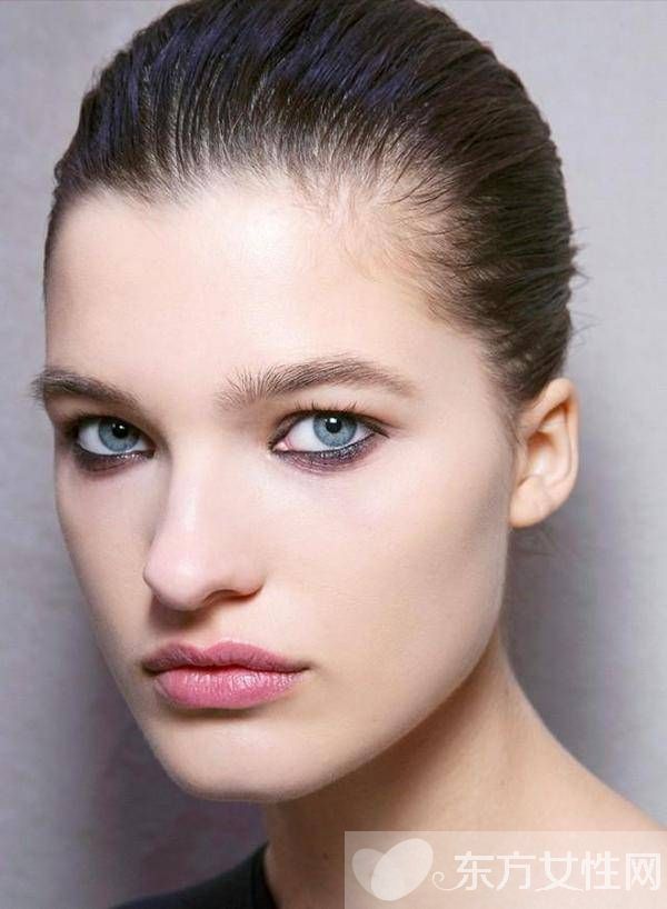 2016秋季彩妝趨勢預(yù)告 跟著這樣畫準(zhǔn)沒錯