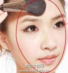 立體熟練底妝 實(shí)現(xiàn)小臉形