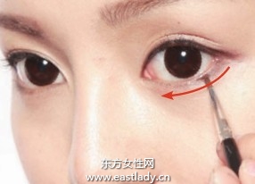 眼線膏描畫(huà)潤(rùn)澤上下眼線
