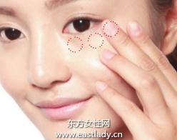 眼部遮瑕膏+遮瑕粉遮蓋眼周細(xì)紋