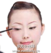 純情水蜜桃眼妝讓人更迷人