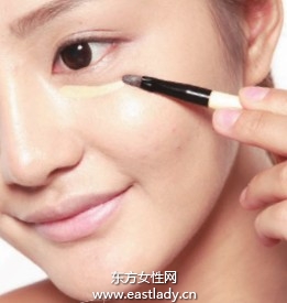 化妝教程之修正臉頰處色斑、粉刺