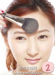 蜜粉定妝提升妝容持久效果