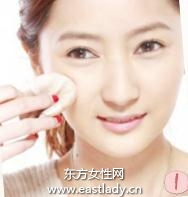 蜜粉定妝提升妝容持久效果