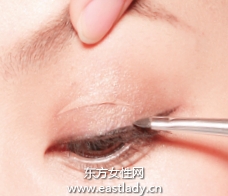 混搭描畫自然眼線