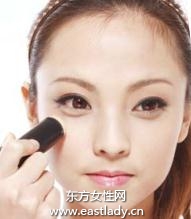 化妝教程之使用遮瑕品遮蓋色斑