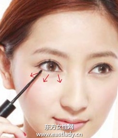 延長(zhǎng)眼形的眼線畫法