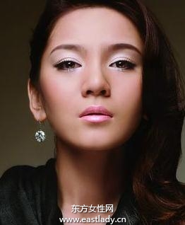 用遮瑕品遮瑕為什么總要堆很厚的粉才能遮住