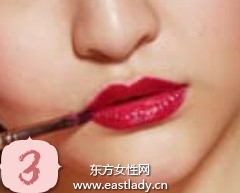 紅色柔情唇妝彰顯貴族氣質(zhì)
