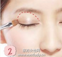 延長(zhǎng)眼形的眼線畫法