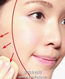 粉底液塑造質(zhì)感輕薄無暇底妝