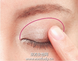 光感櫻花芭比眼妝的畫(huà)法