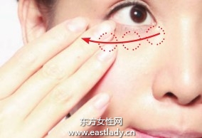 粉底液塑造質(zhì)感輕薄無暇底妝