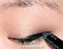 上揚眼線畫法立馬打造神采奕奕電眼