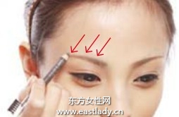 濃淡色眉筆塑造立體自然眉毛