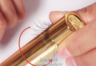 戴假睫毛的小技巧