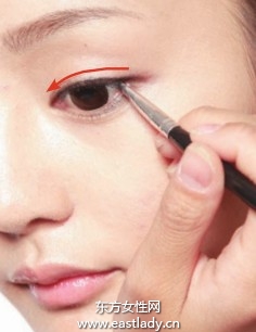 眼線膏描畫(huà)潤(rùn)澤上下眼線