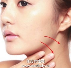 蜜粉搭配控油粉餅有效防止脫妝