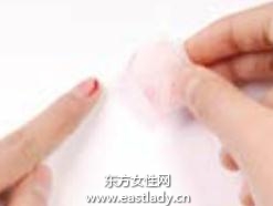 卸除指甲油的兩種有效方法