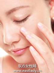 使用飾底乳改善膚色暗啞