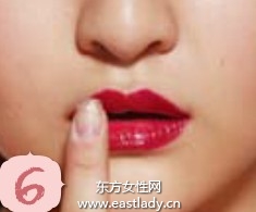 紅色柔情唇妝彰顯貴族氣質(zhì)