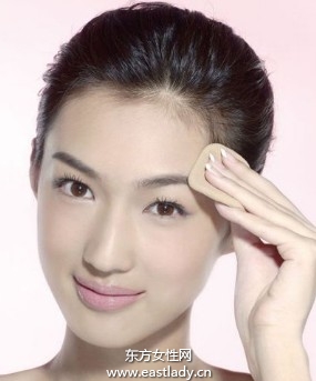 如何能完美遮蓋住黑眼圈 又不會(huì)出現(xiàn)干紋