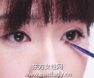 令雙眼變得更大更明亮的眼妝畫(huà)法