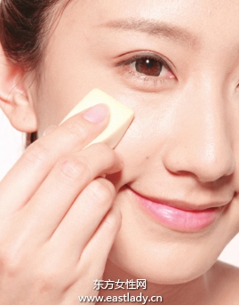 遮瑕液搭配遮瑕膏解決紅腫痘