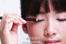 小小眼線畫出大眼效果