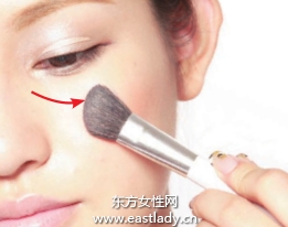 提亮臉頰倒三角區(qū)提升妝容透明度