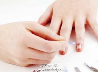 卸除指甲油的兩種有效方法