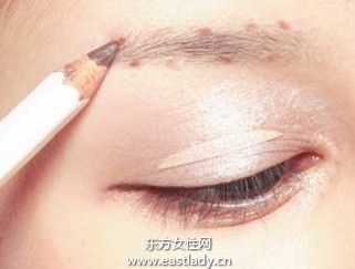 基礎(chǔ)修剪眉毛技巧